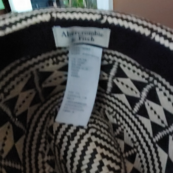 An Abercrombie and fitch straw hat - Picture 2 of 2